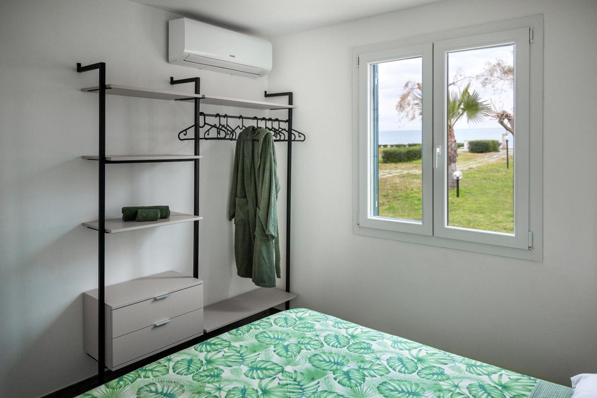 Villaggio Camping Poseidon - Bungalows & Rooms With Sea View In Nature Santa Caterina Dello Ionio Marina Ngoại thất bức ảnh